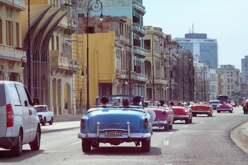 キューバのクラシックカー乗車体験