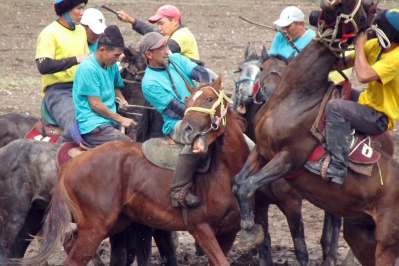 キルギスの伝統騎馬ゲーム