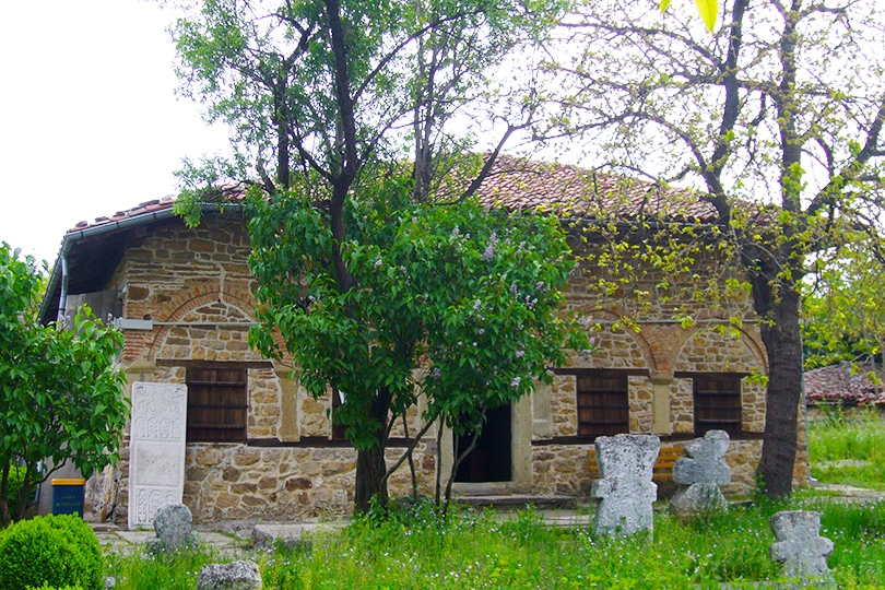 アルバネシ村の教会