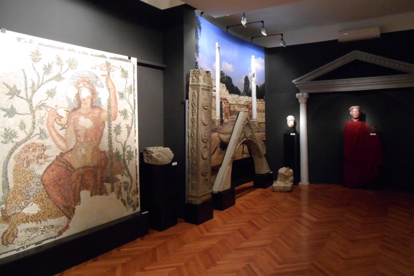 ガレリウス宮殿の発掘品を展示／ザエチャル国立博物館