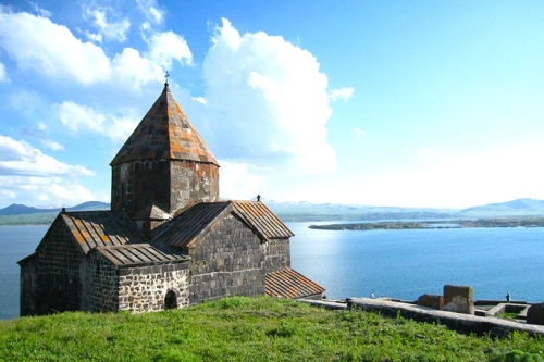 セヴァン湖と修道院