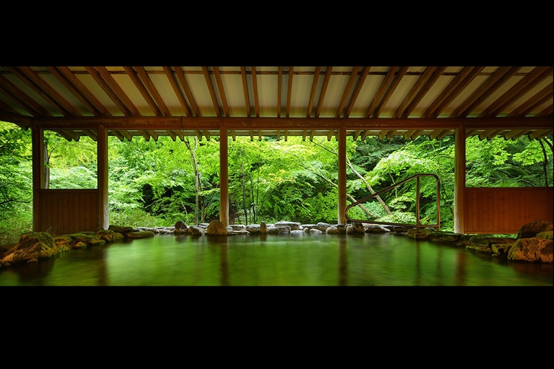 東山温泉原瀧の露天風呂