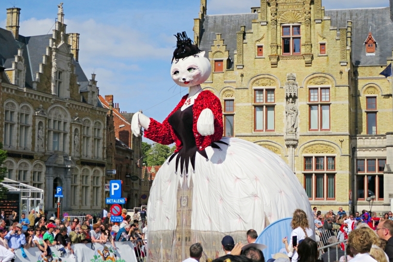 イーペルの猫祭り、猫の女王ミネケ・プス